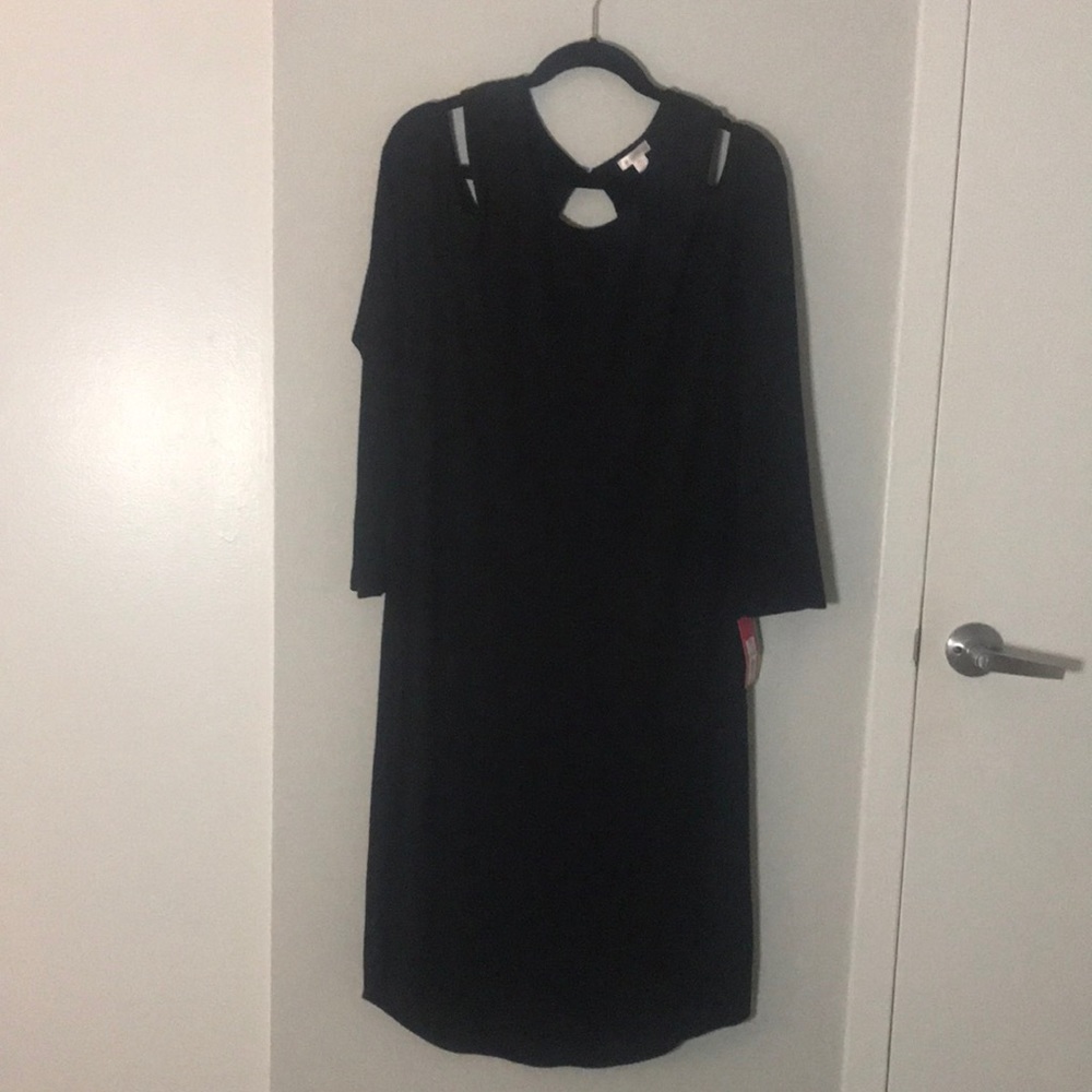 Black ribbed dress, cold shoulder, keyhole on back